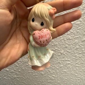 Precious Moments Love Is The Best Gift Of All year 2011 Girl Ornament 111002 NEW
